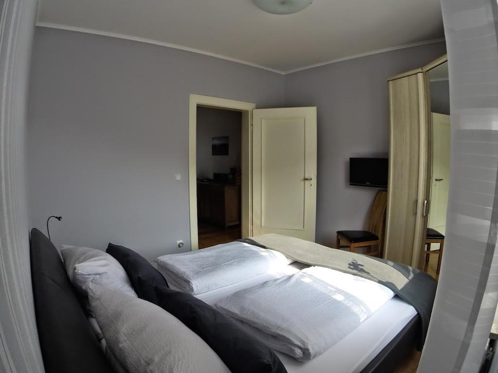 Ferienwohnungen Haus Am Wuerzlaysteig Lehmen Chambre photo